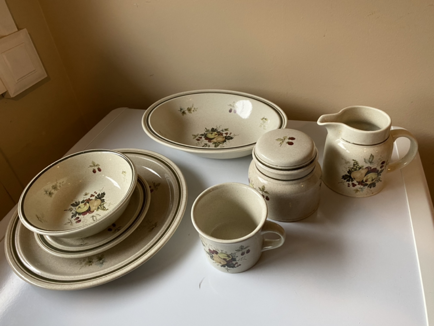 Vintage design dishes thumbnail