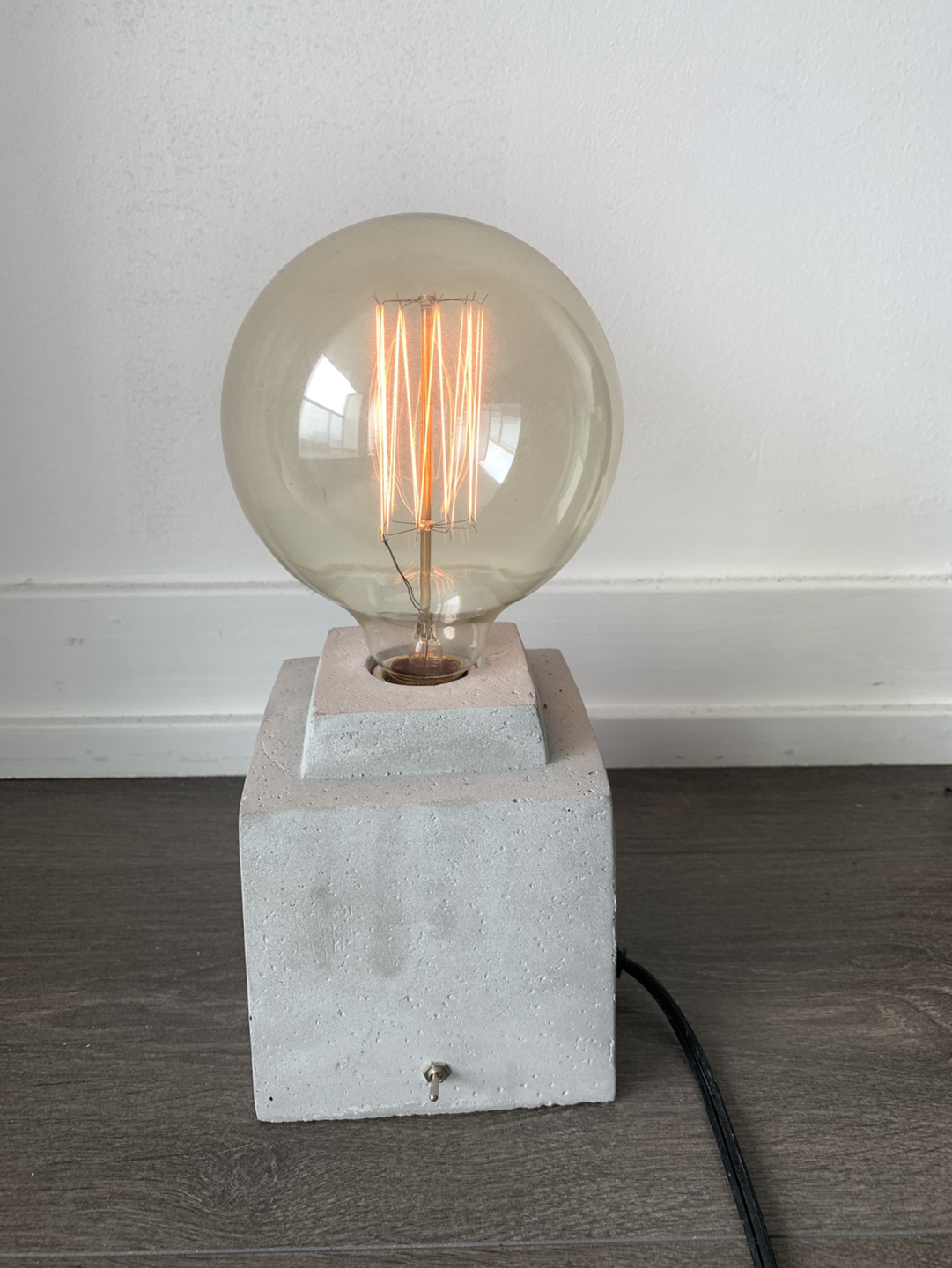 Concrete lamp with edison bulb - photo 2