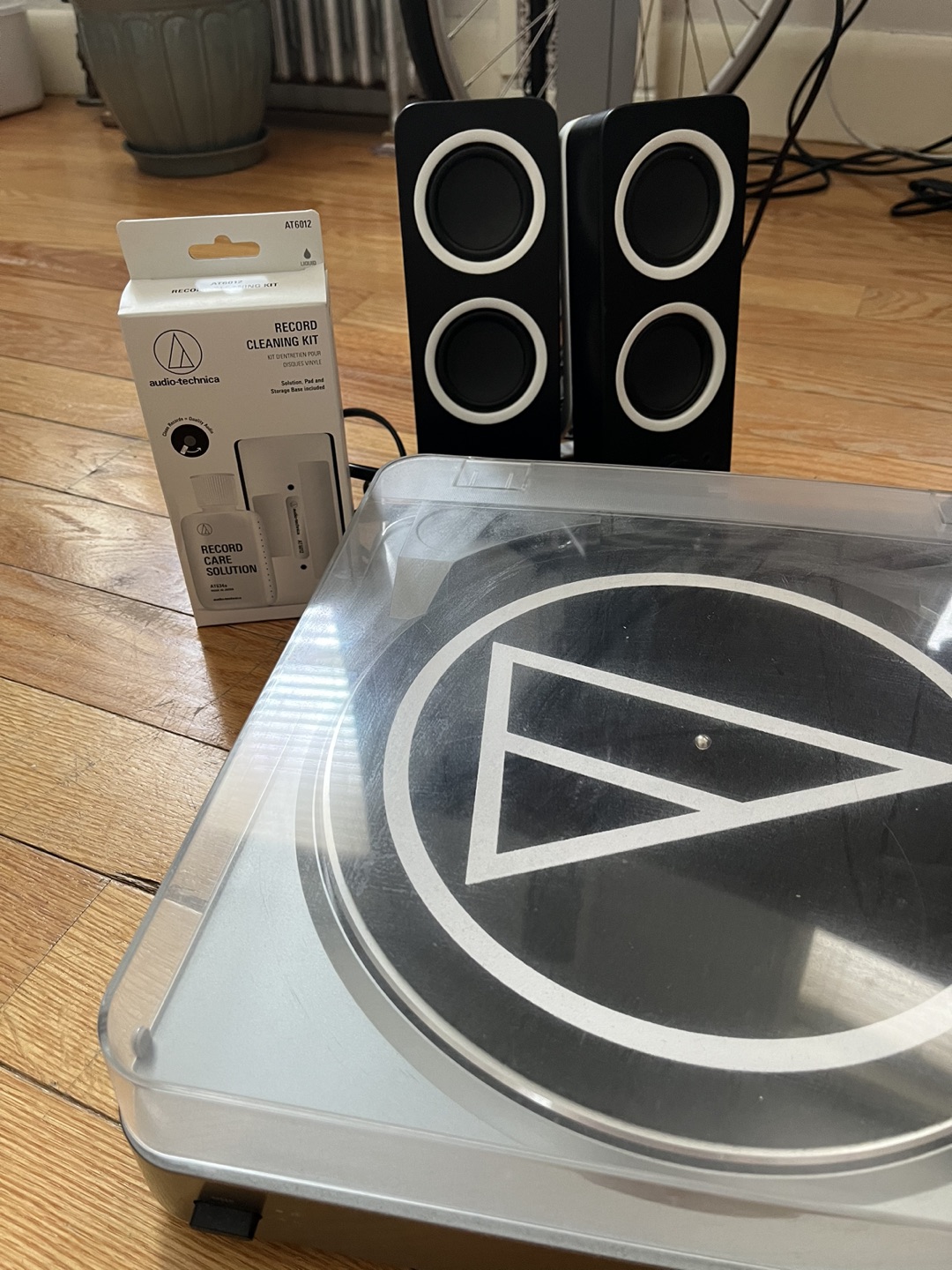Audio-Technica Record Player - includes speaker & cleaning kit - photo 3