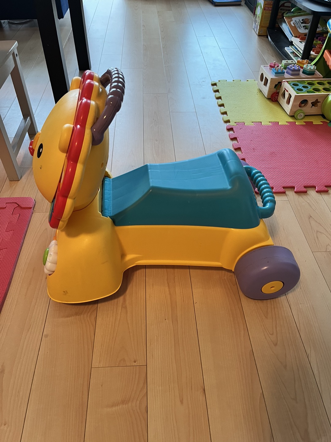 Stand and push/ sit and glide lion toy - photo 2