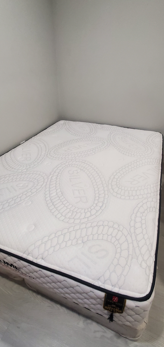 Mattress with box springs - Queen size *moving sale*