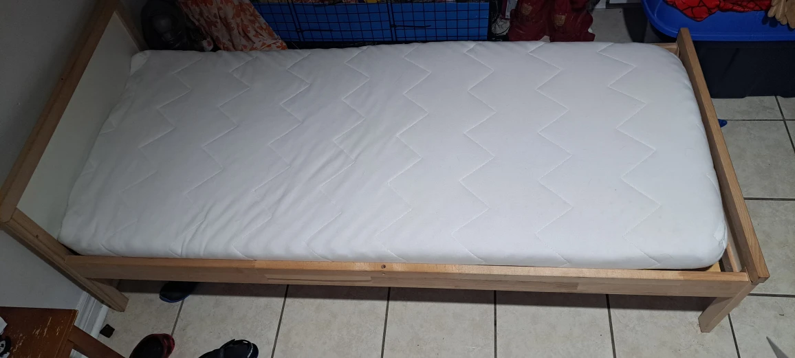 Kid's Ikea bed - photo 2