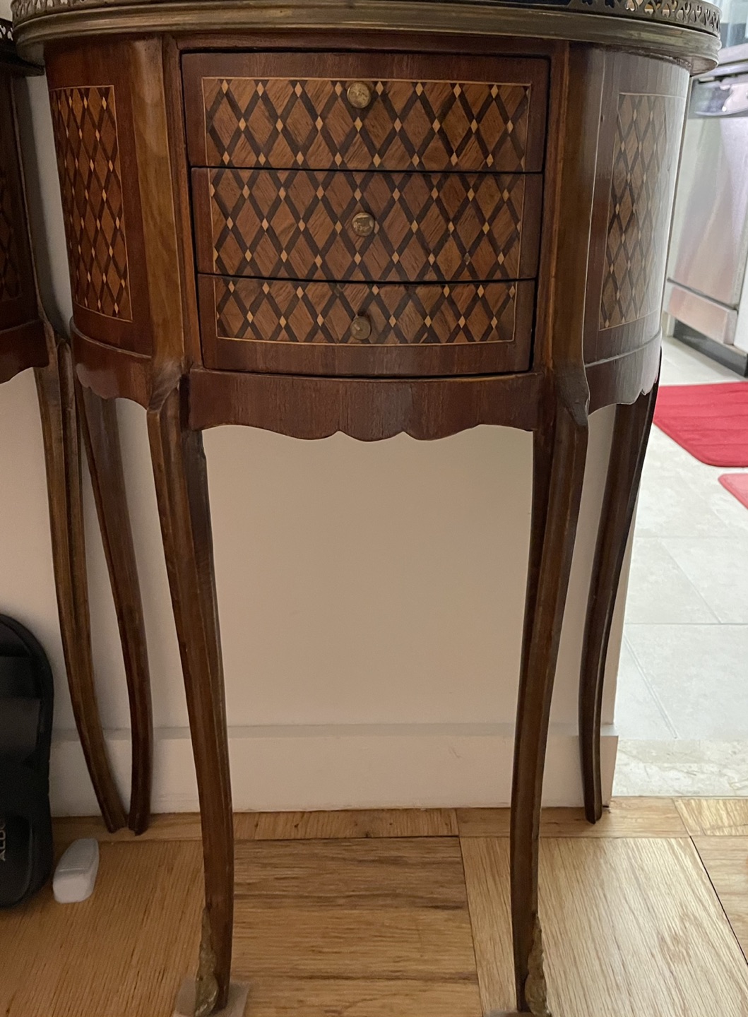 Side table - antique style, beautiful table - photo 2