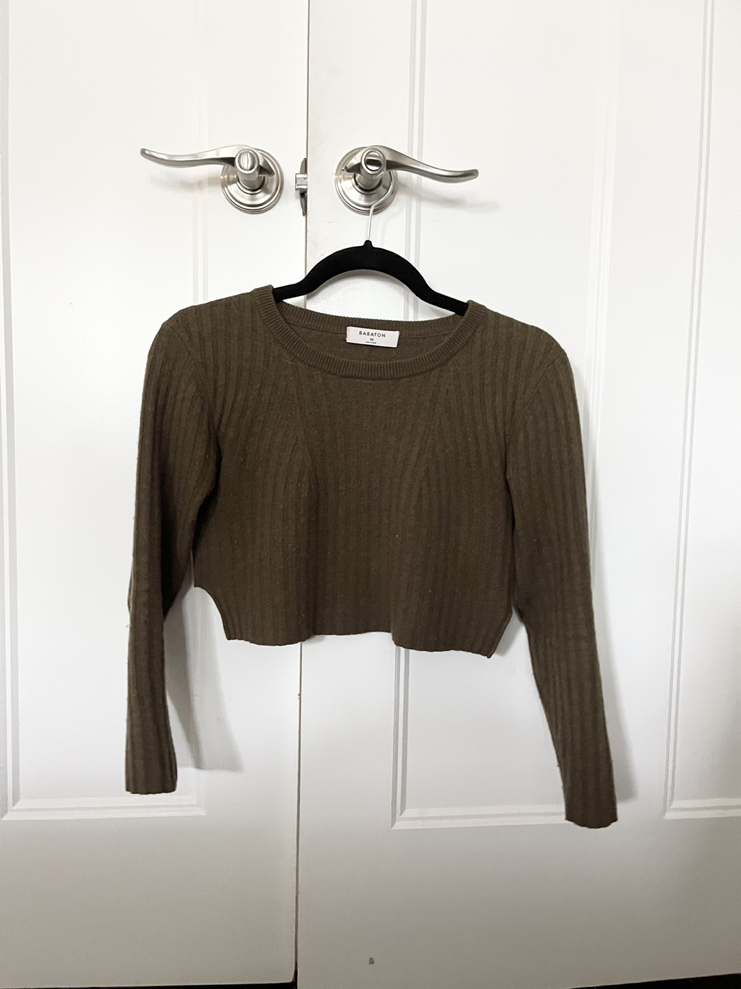Aritzia Babaton cropped sweater top thumbnail