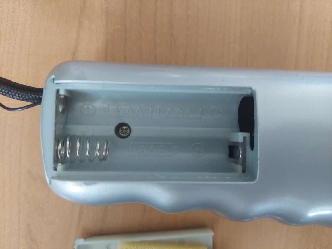 Camping essential flashlight with radio and siren - photo 3