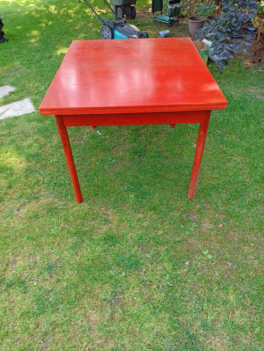 Dining table with chairs image indicator(3)