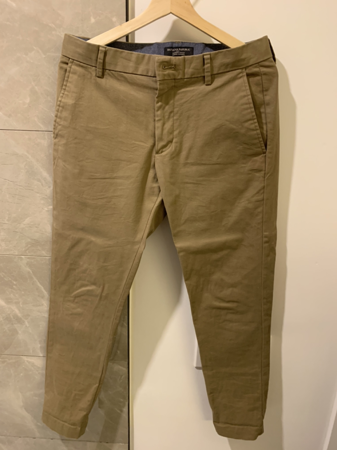 Banana Republic Men’s Stretch Chinos 💰
