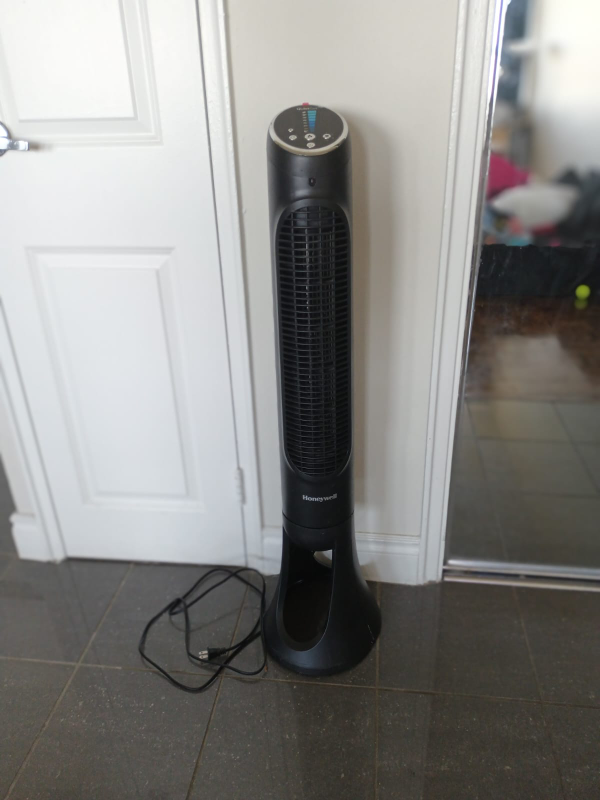 Tall Honeywell Quietset Tower Fan- Black