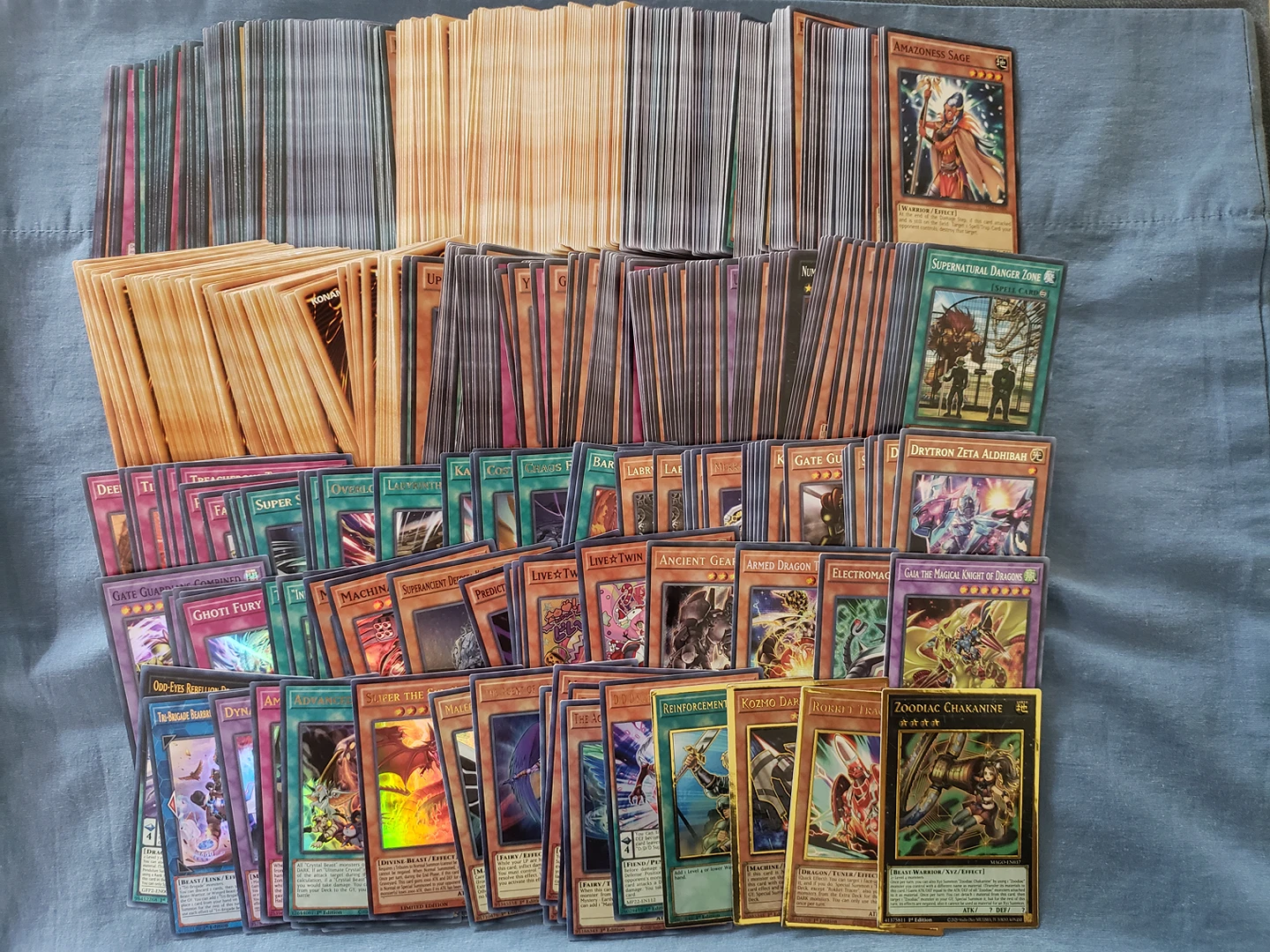 YUGIOH BULK LOT#4 500+ COMMON, RARES AND HOLOS CARDS FOR $30 OBO thumbnail