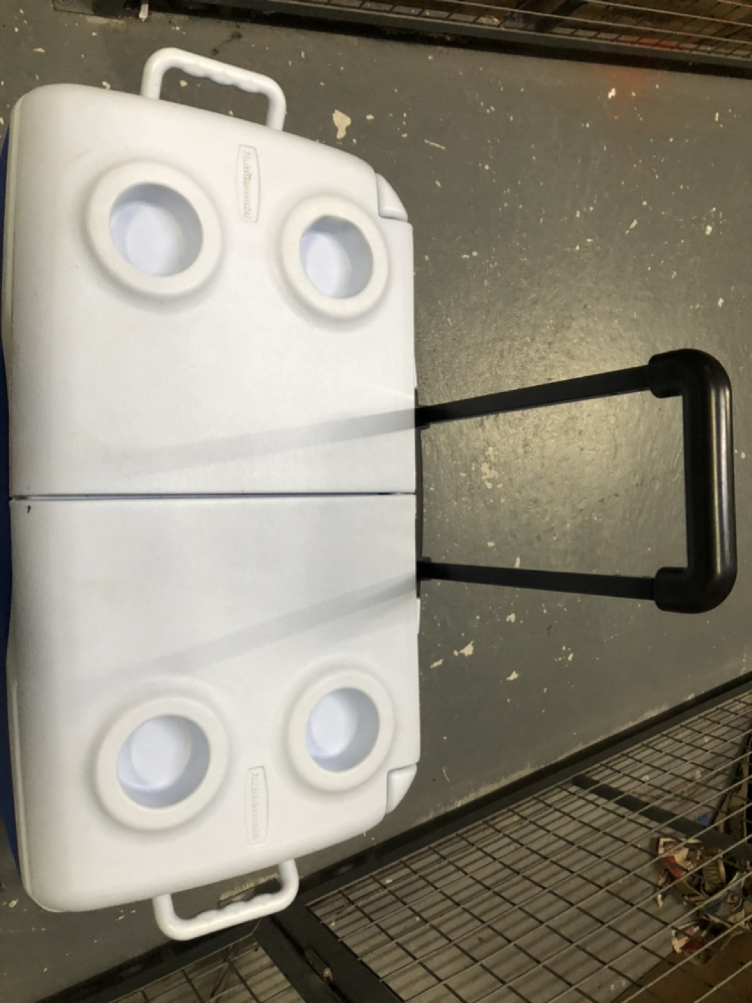 Rubbermaid Cooler w/ wheels image indicator(4)