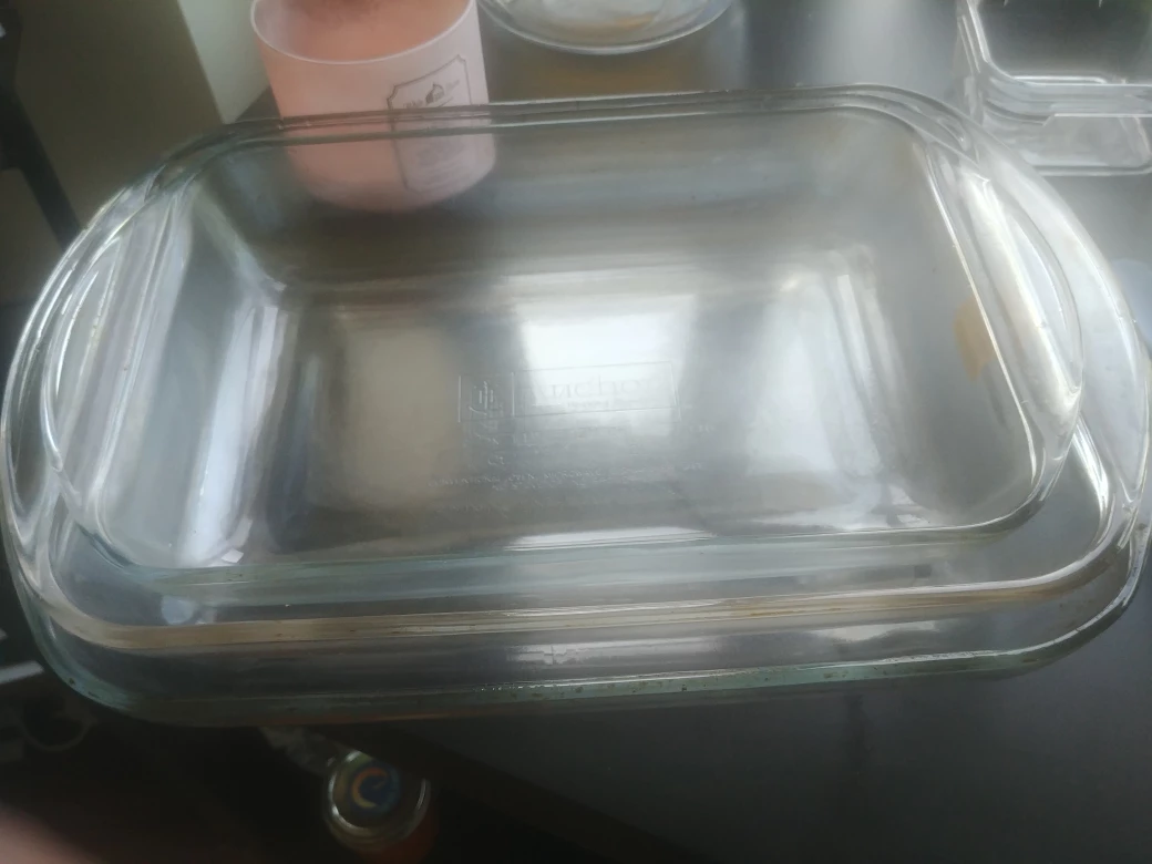 Pyrex dishes x 3