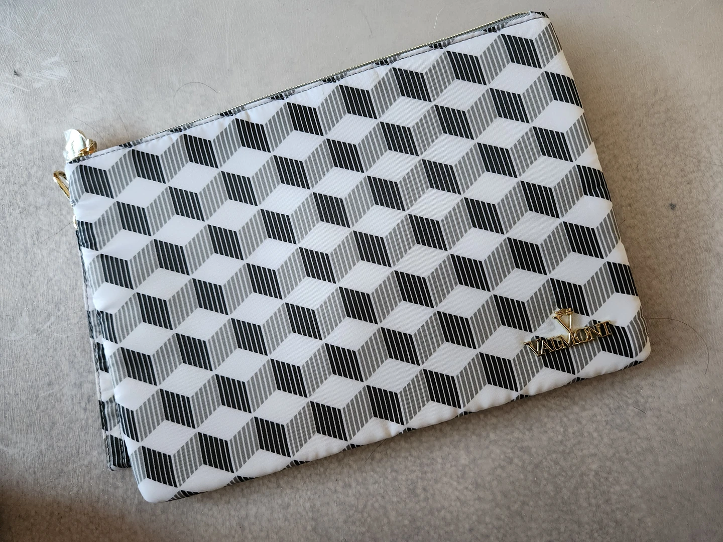 Trade in or sell it: Tablet ipad case bag