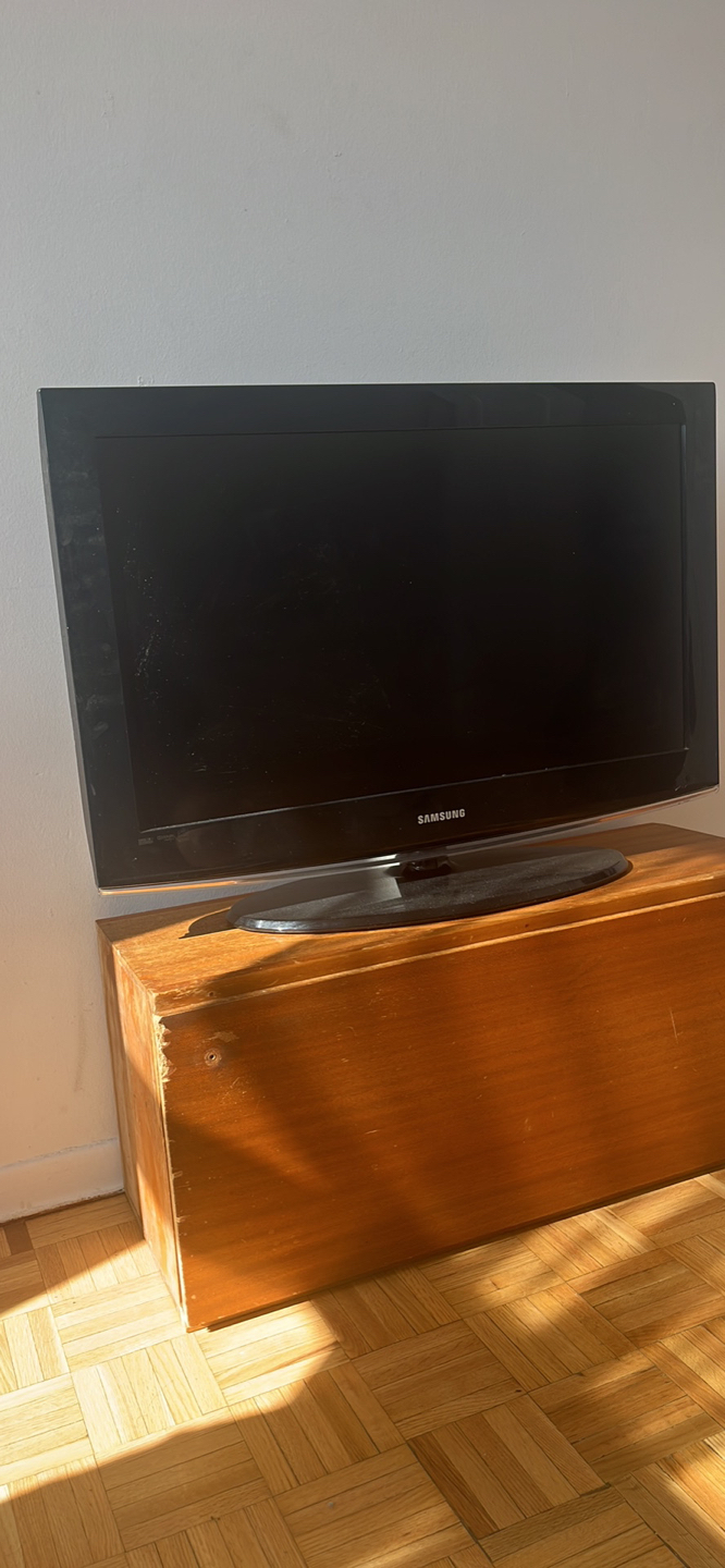 32” samsung TV 720p