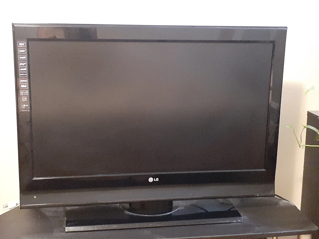 36" LG TV