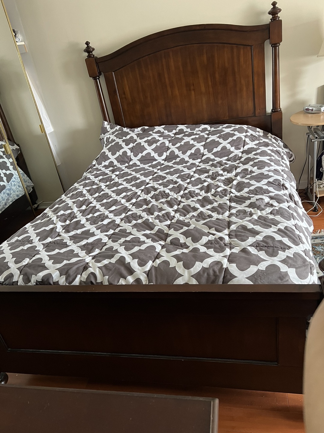 Queen bed and dresser mirror
