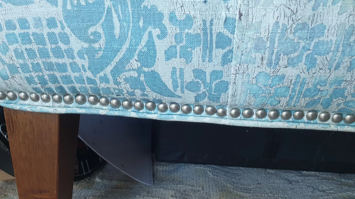 FREE PICK UP Blue/white Fabric Tufted Sofa - photo 5