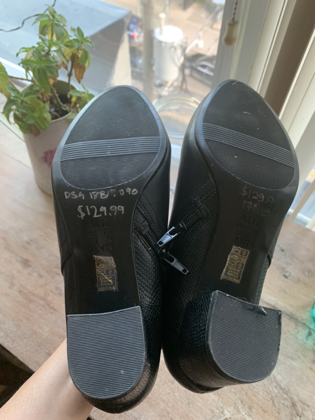 Naturalizer black booties size 9 image indicator(6)