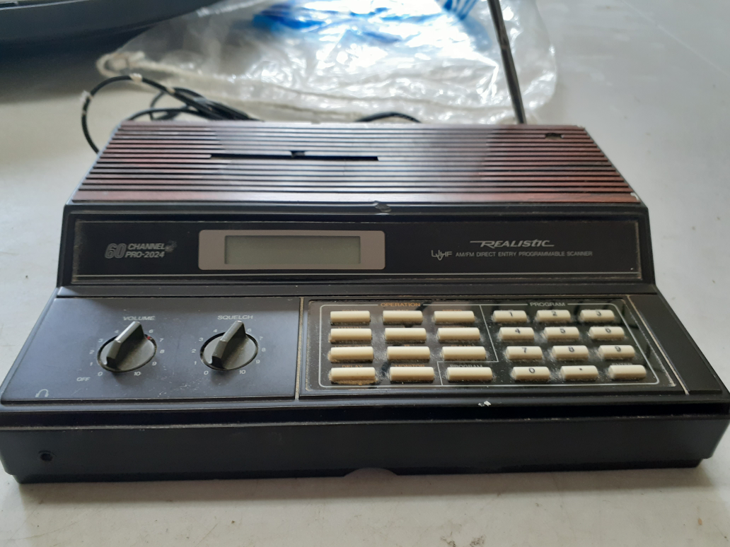 PRO 2024 SCANNER RADIO SHACK thumbnail