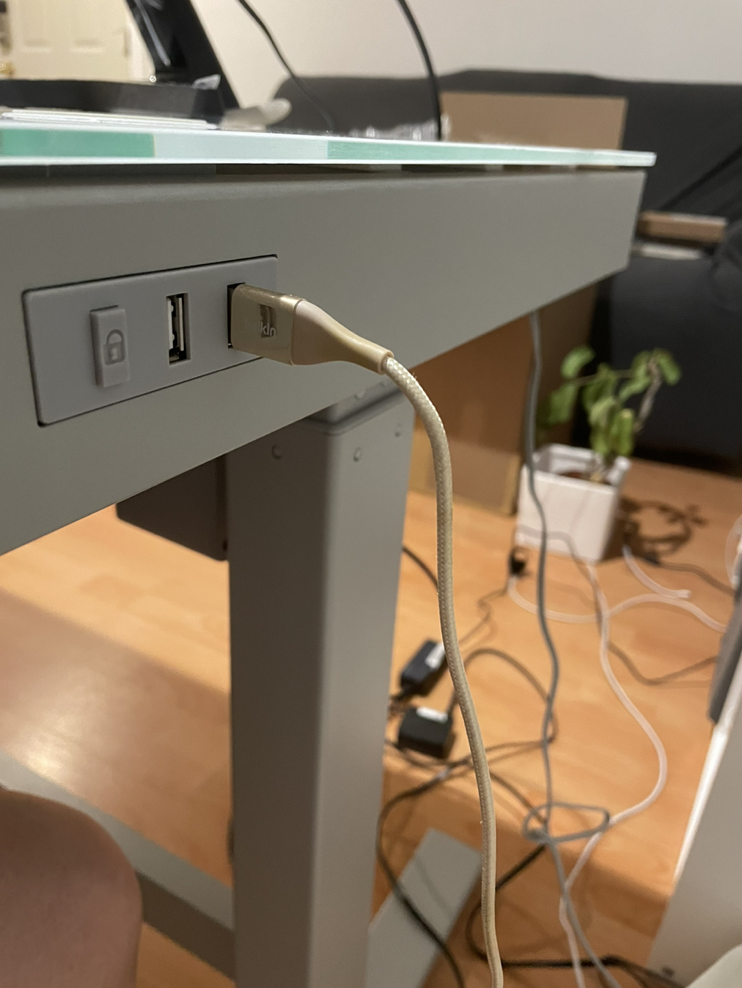 White adjustable sit/stand desk - photo 4