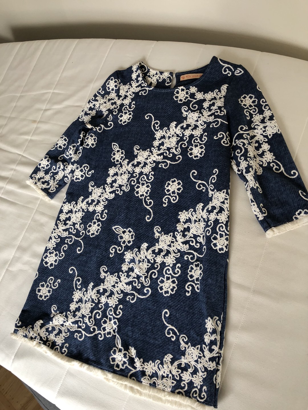 Elegant dress for women thumbnail