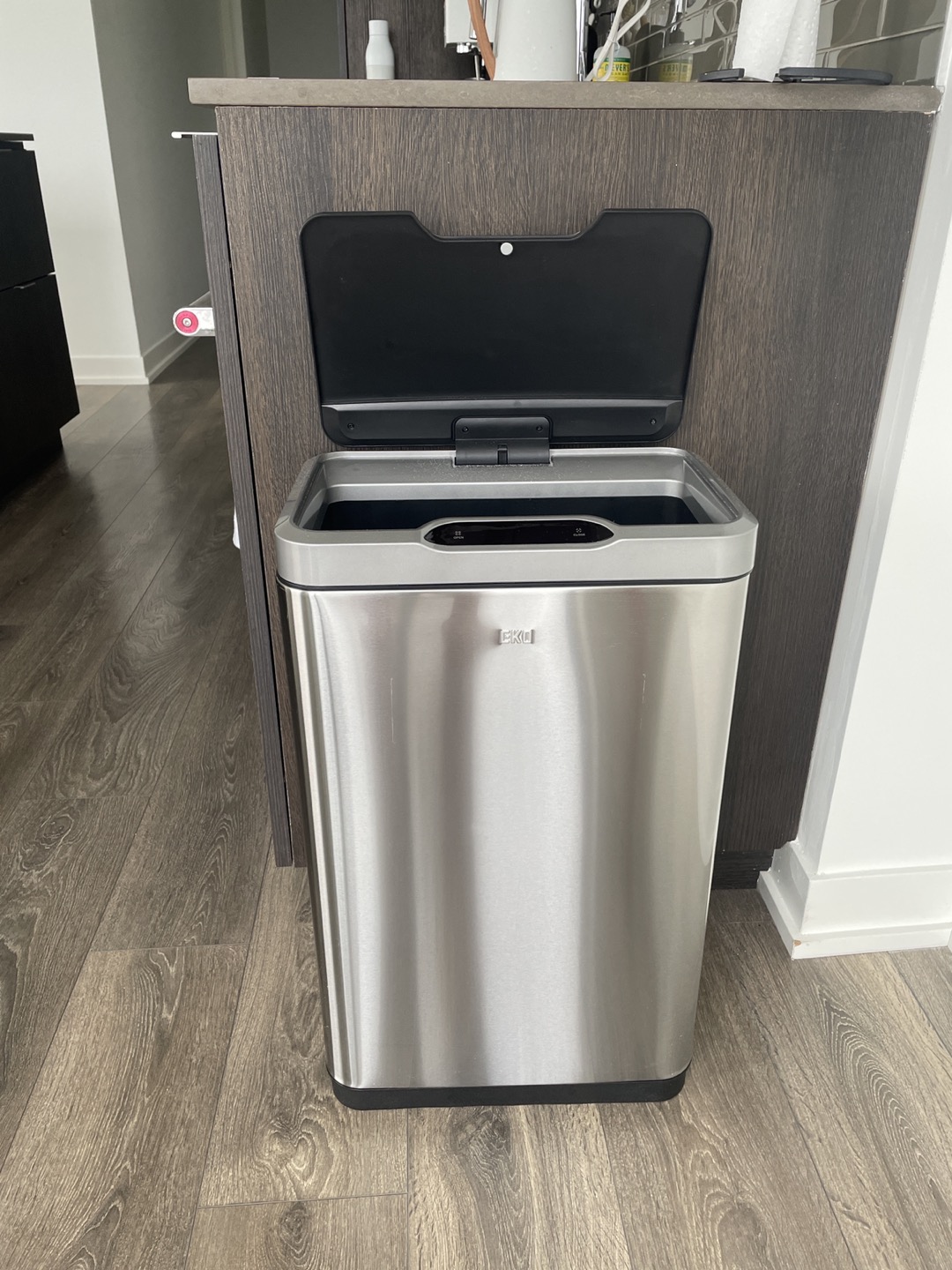 Trash can with motion sensor - photo 2