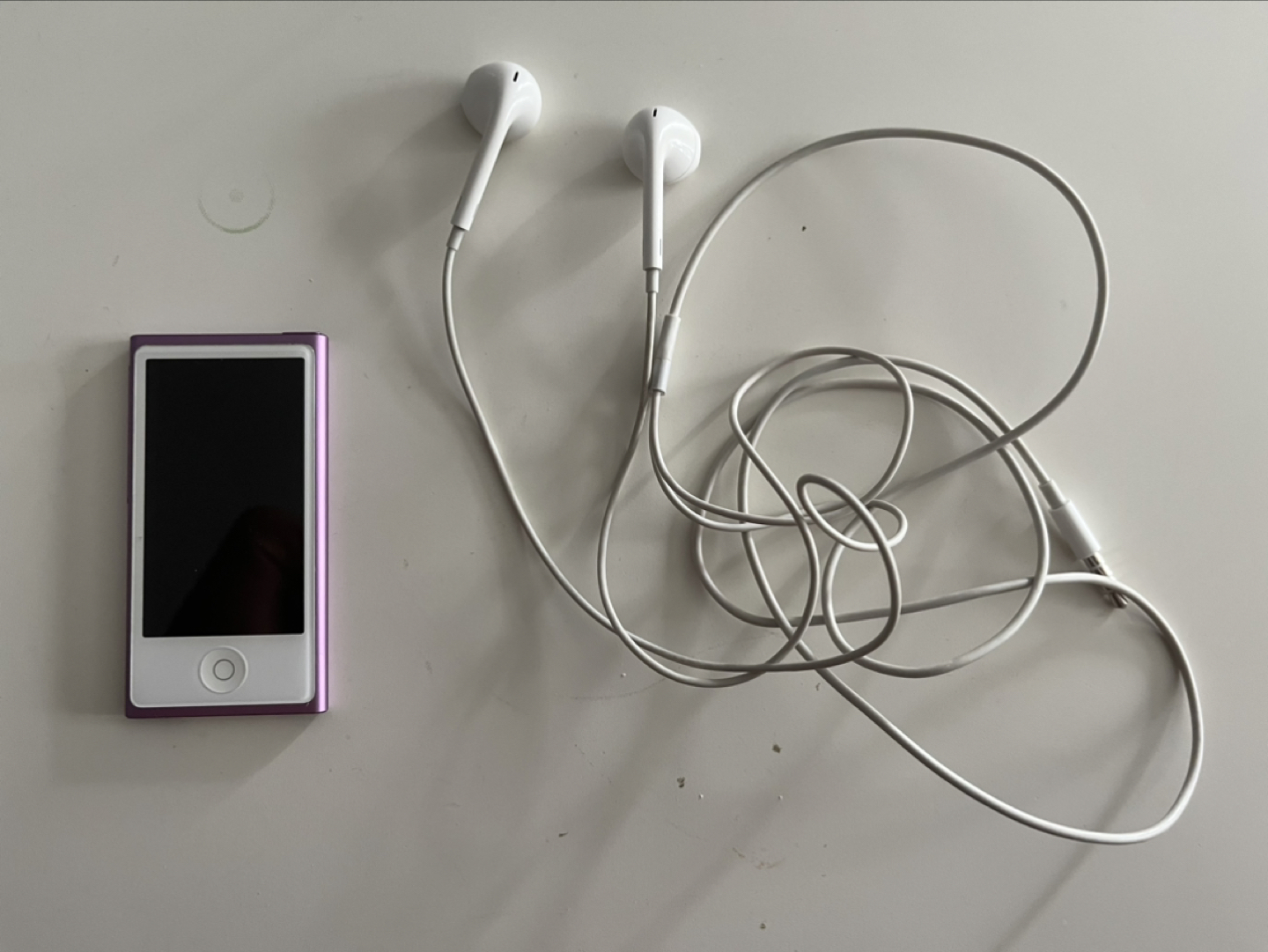 Apple Ipod Nano (LIKE NEW)