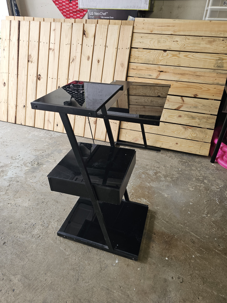 desk - photo 2