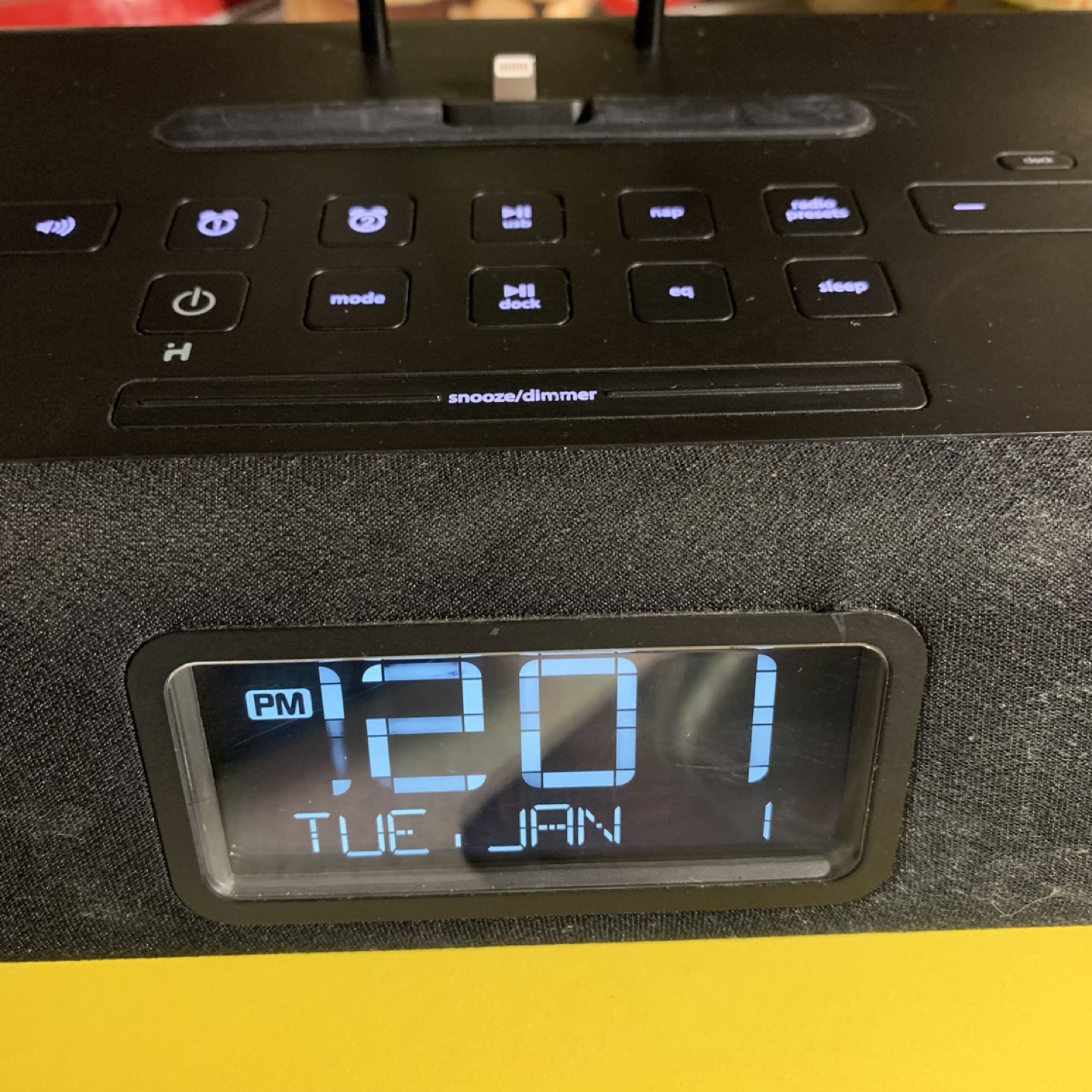 iHome Speaker Alarm Radio Charging Dock. image indicator(4)