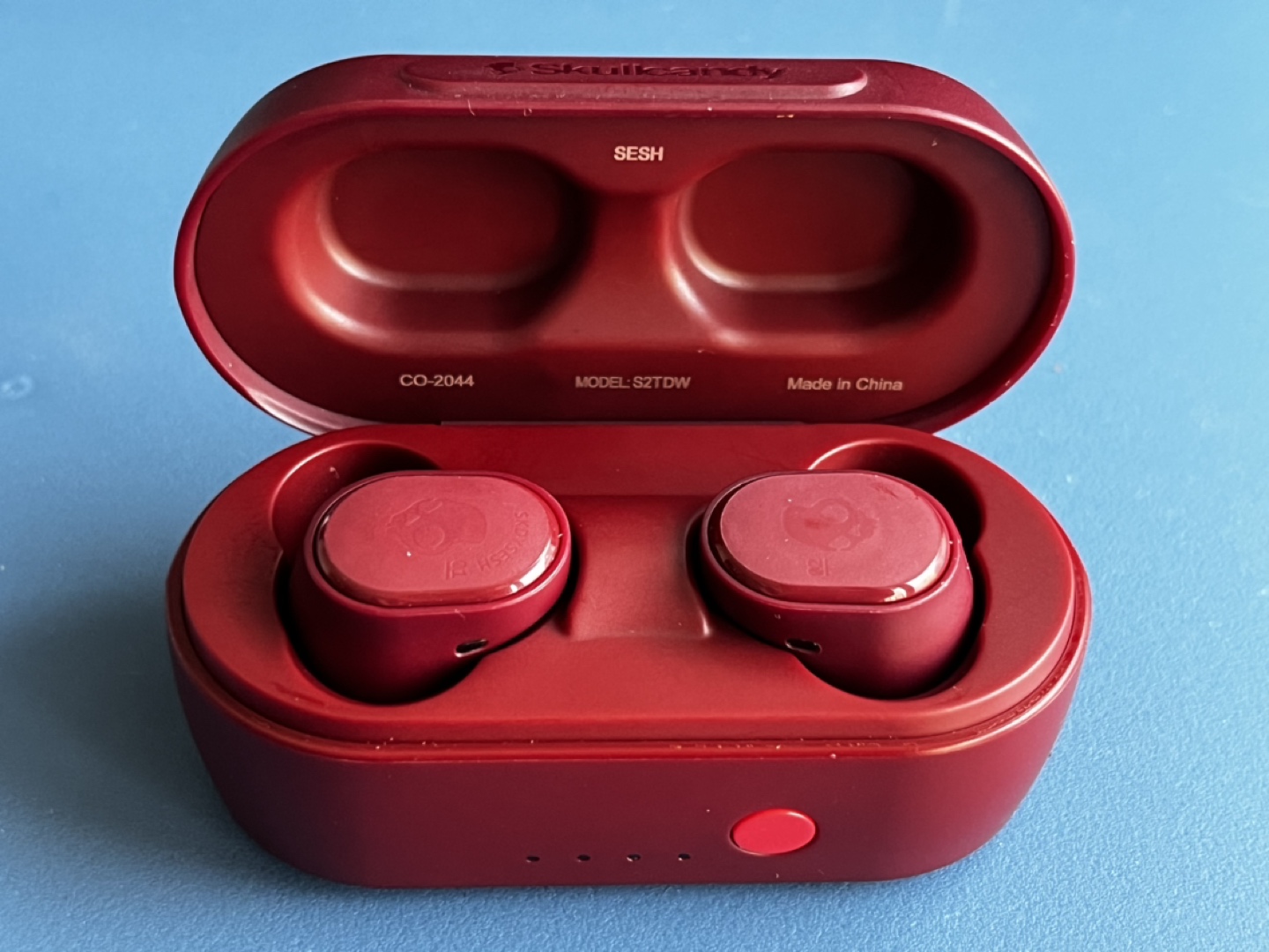 MOVING SALE! Wireless earbuds thumbnail