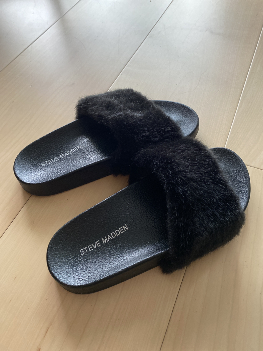 Steve Madden Black Fur Slides (US 5/EUR 35) thumbnail