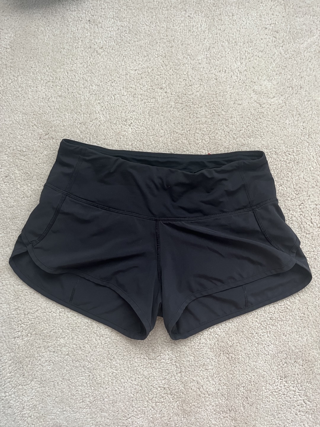 Lululemon Low-rise lined short 2.5” size 4
