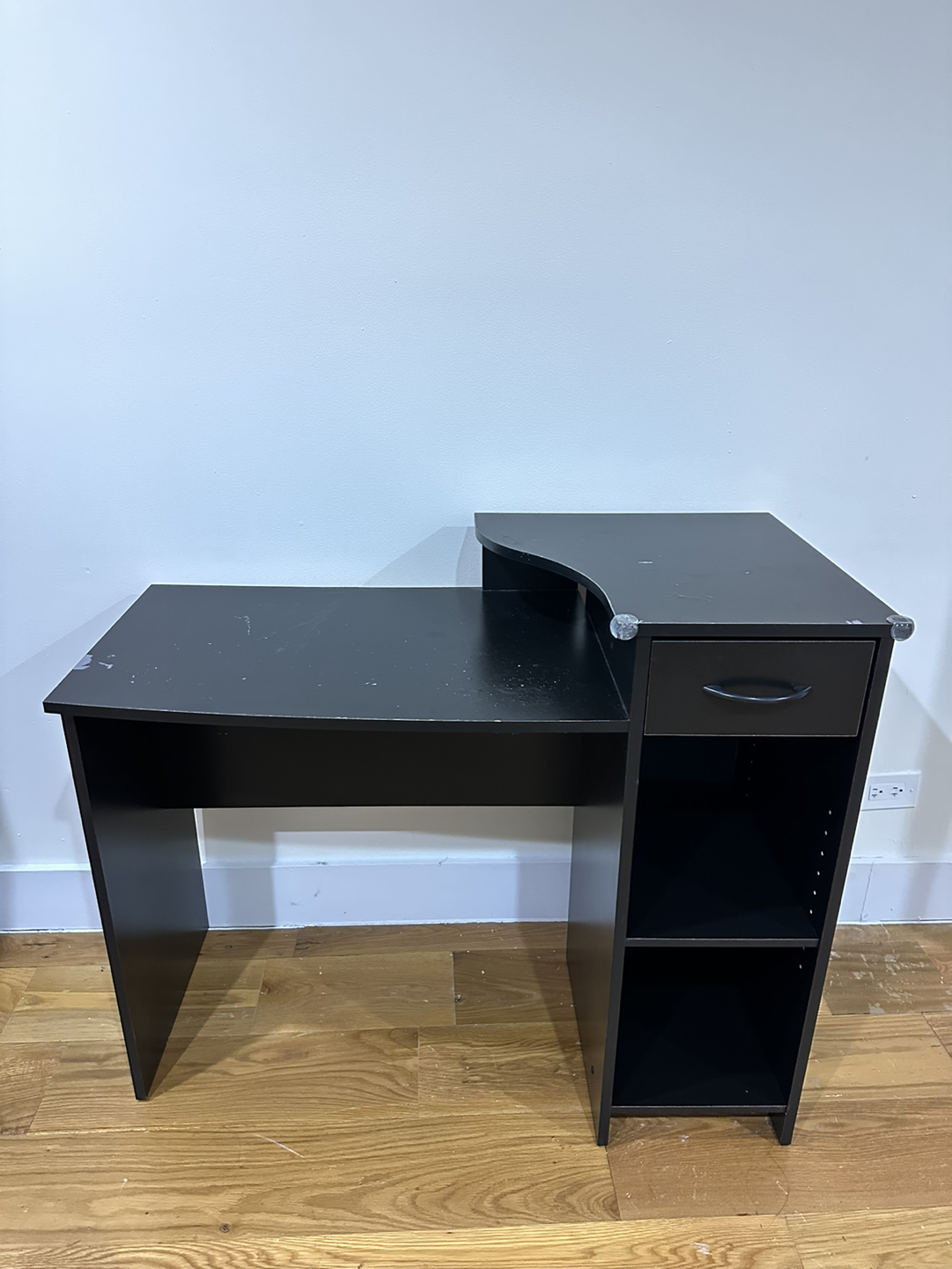 Desk - photo 5