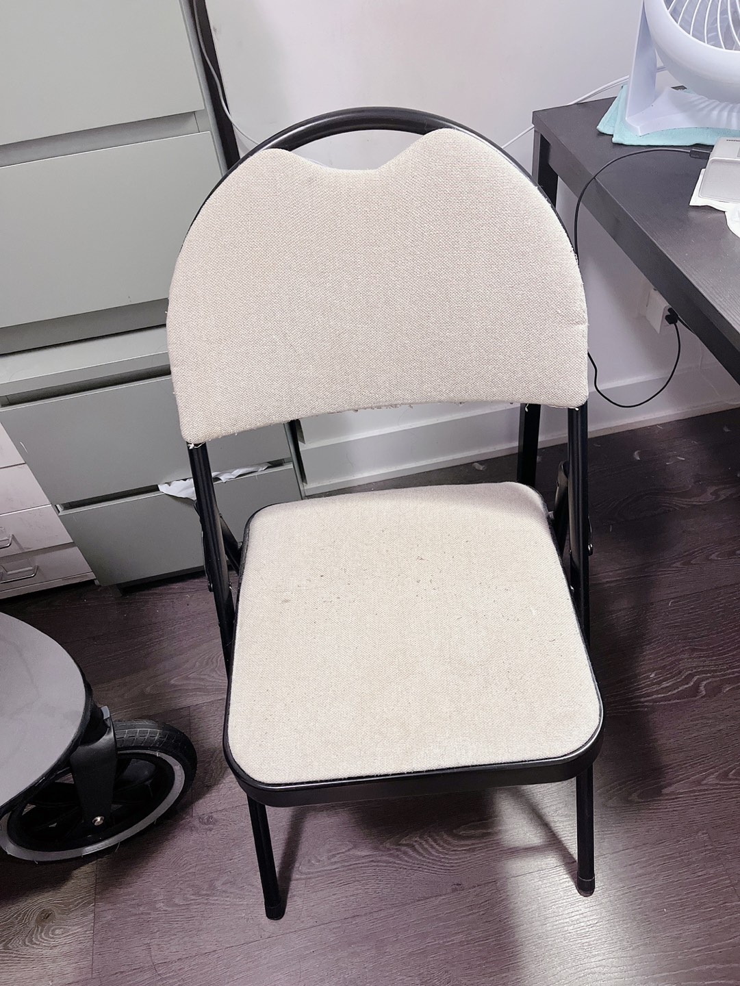 Foldable chair (leaving the country July 15