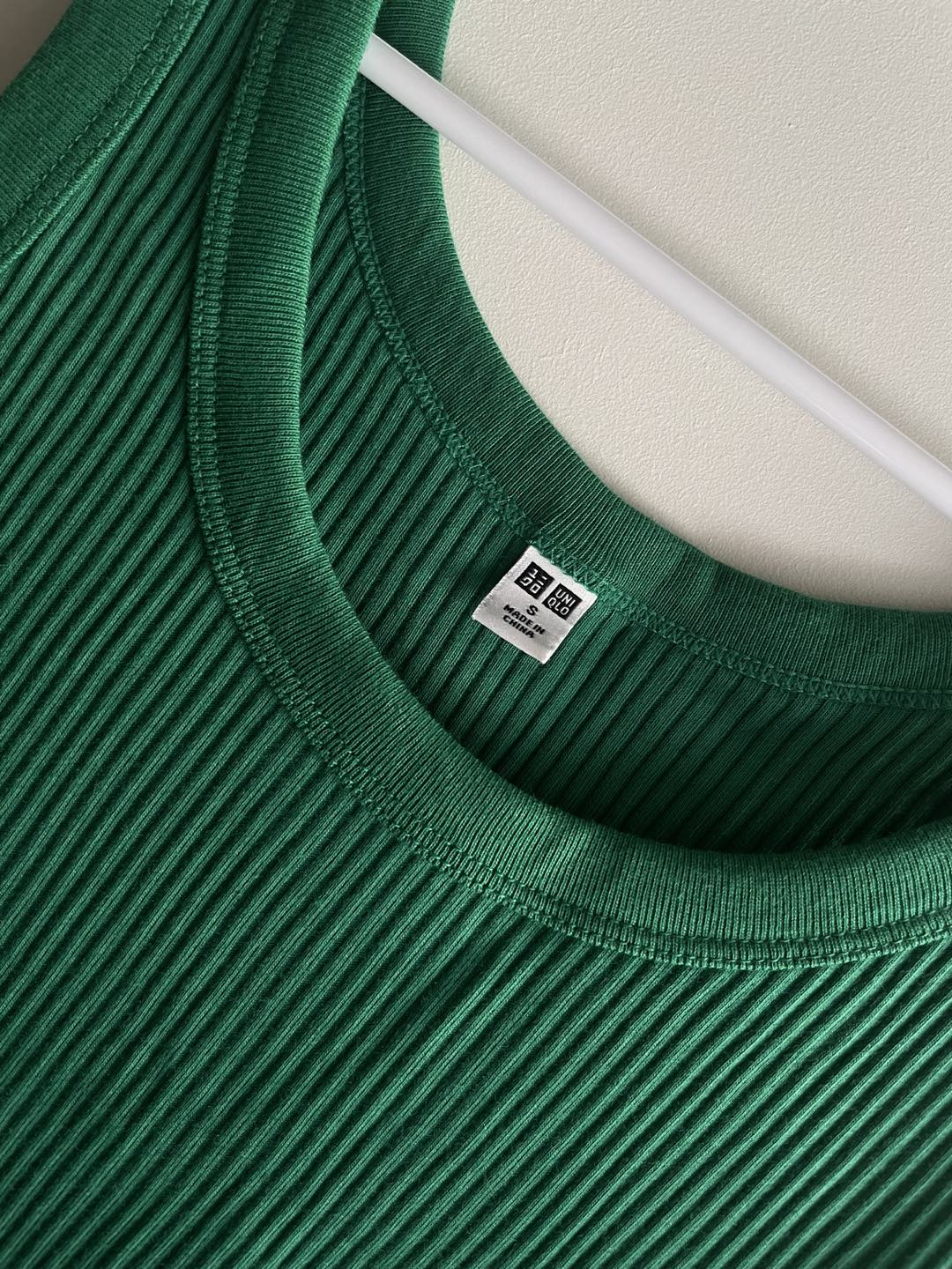 Uniqlo Ribbed Tank Top image indicator(3)