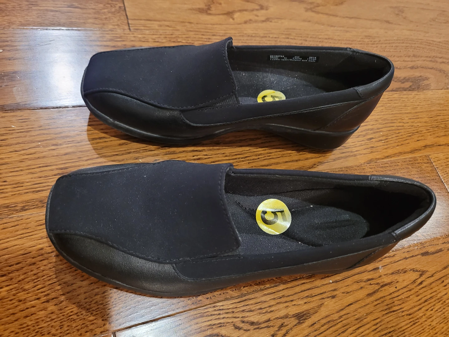 Clark's size 5 Ladies Black shoes image indicator(5)