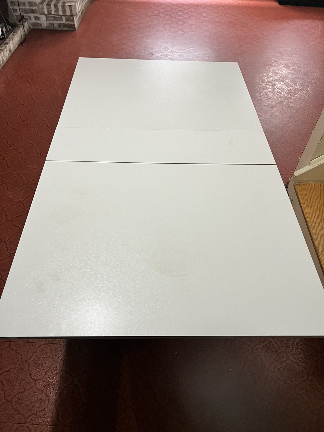 White table ⬆️ thumbnail