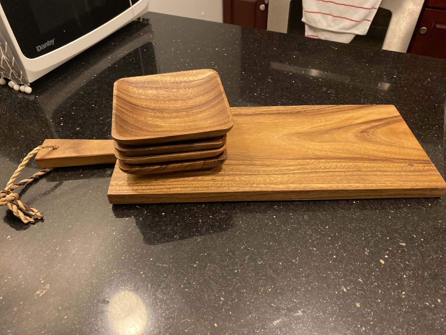 Wooden board with 4 plates Woodard & Charles