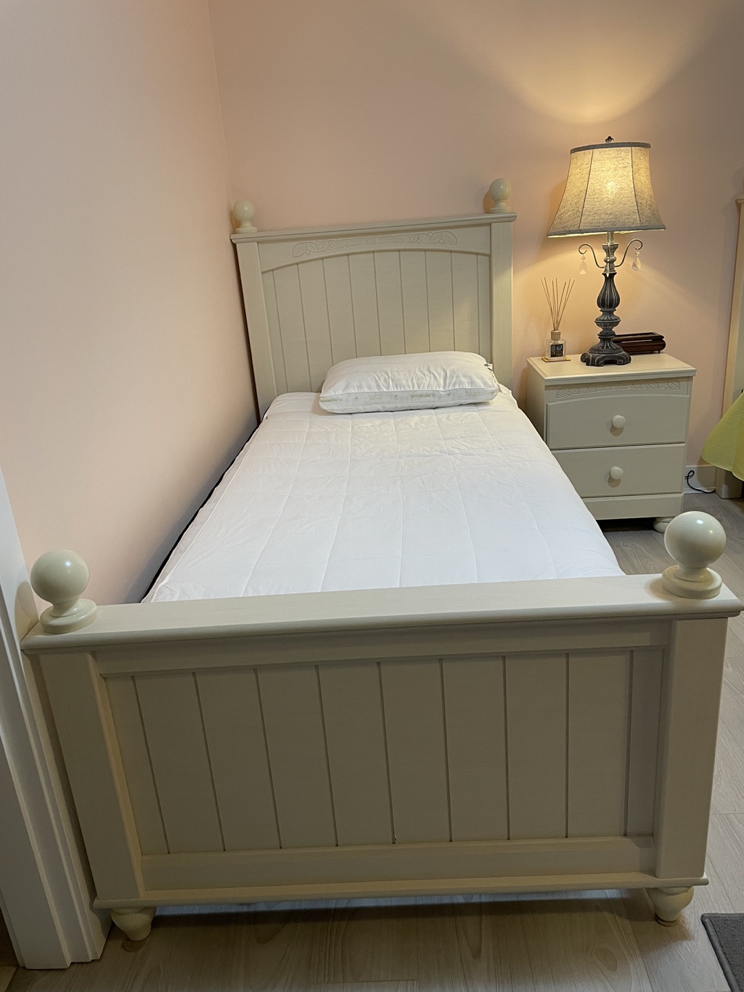Twin bed frame + Sealy mattress - photo 2