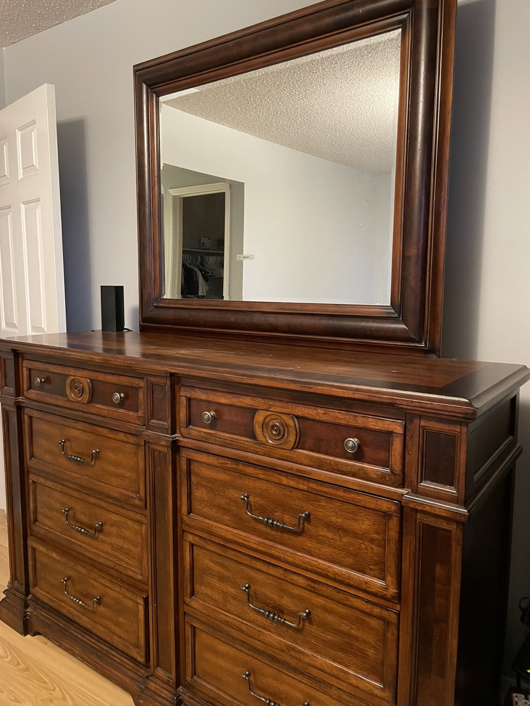 8 drawer dresser with mirror