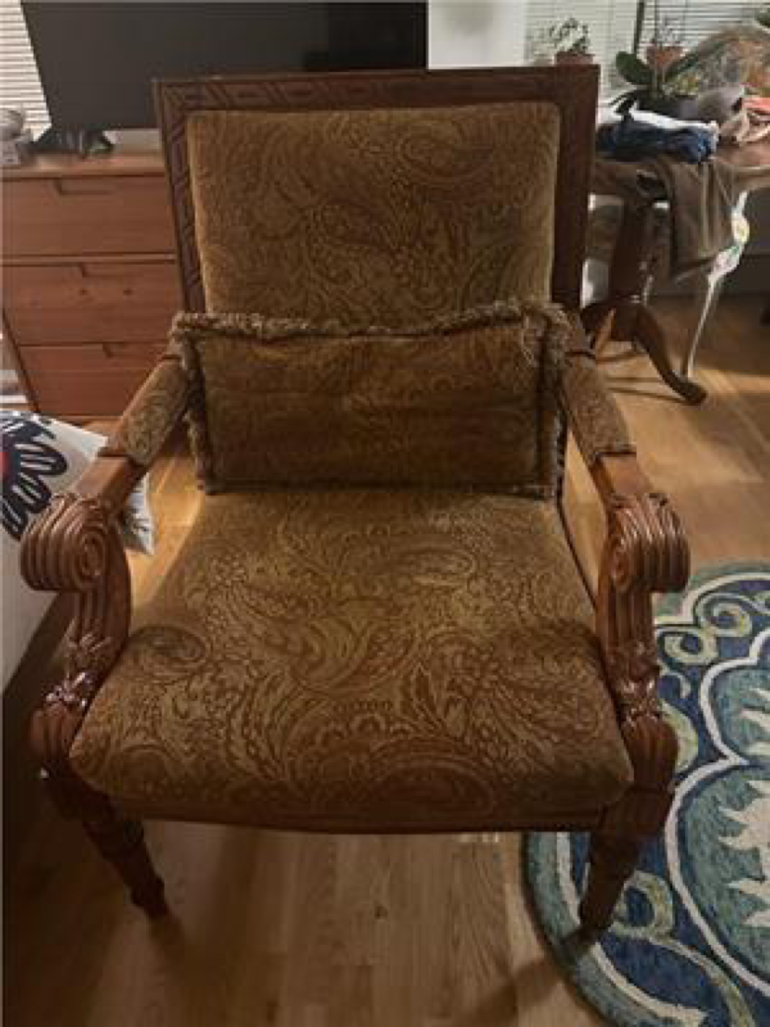 Accent chair
