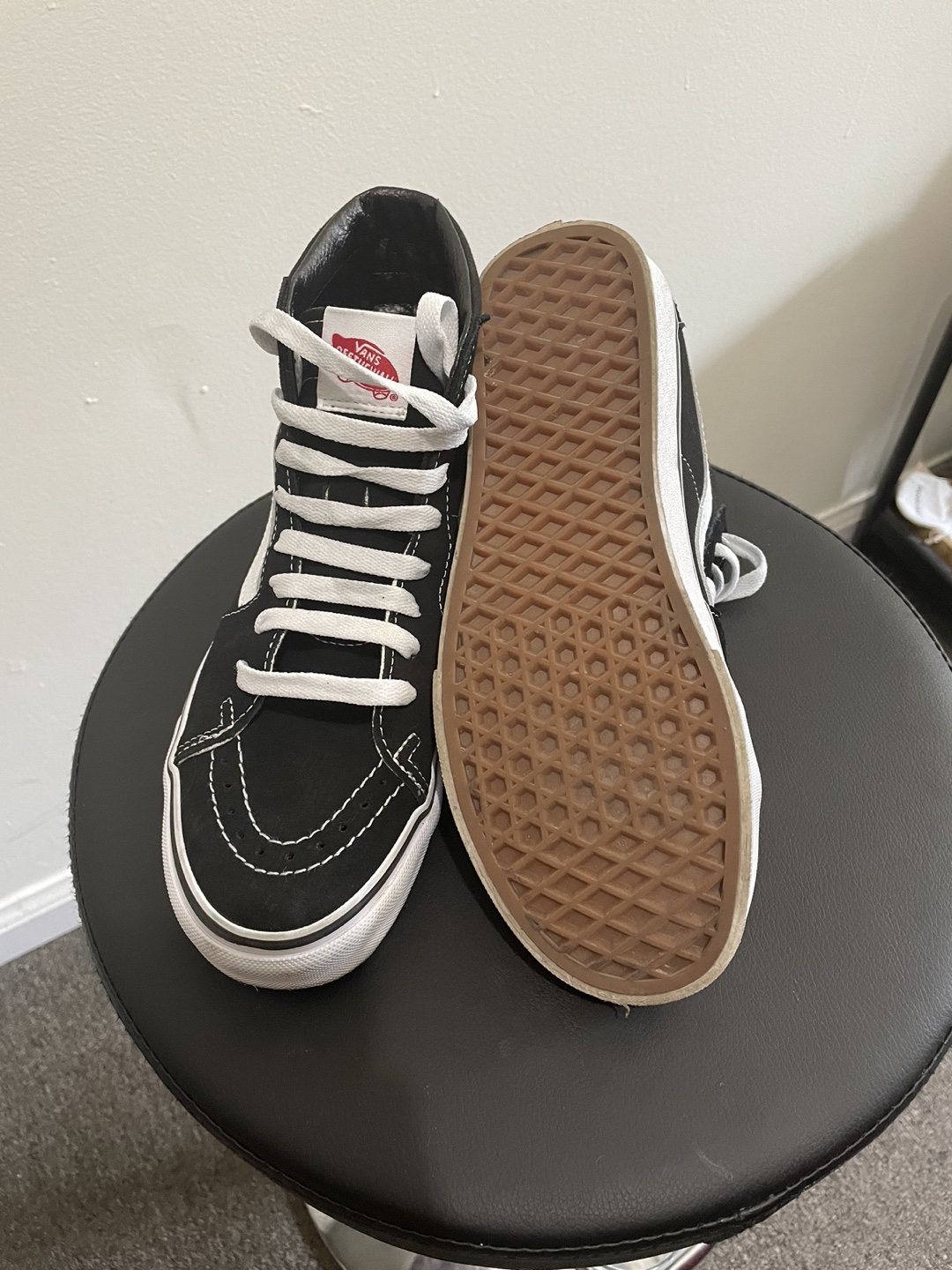 Selling Vans tennis