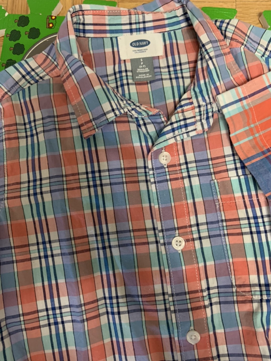3 Gap and Old Navy Boy’s shirts + 1 short pants - all for $15 - photo 2
