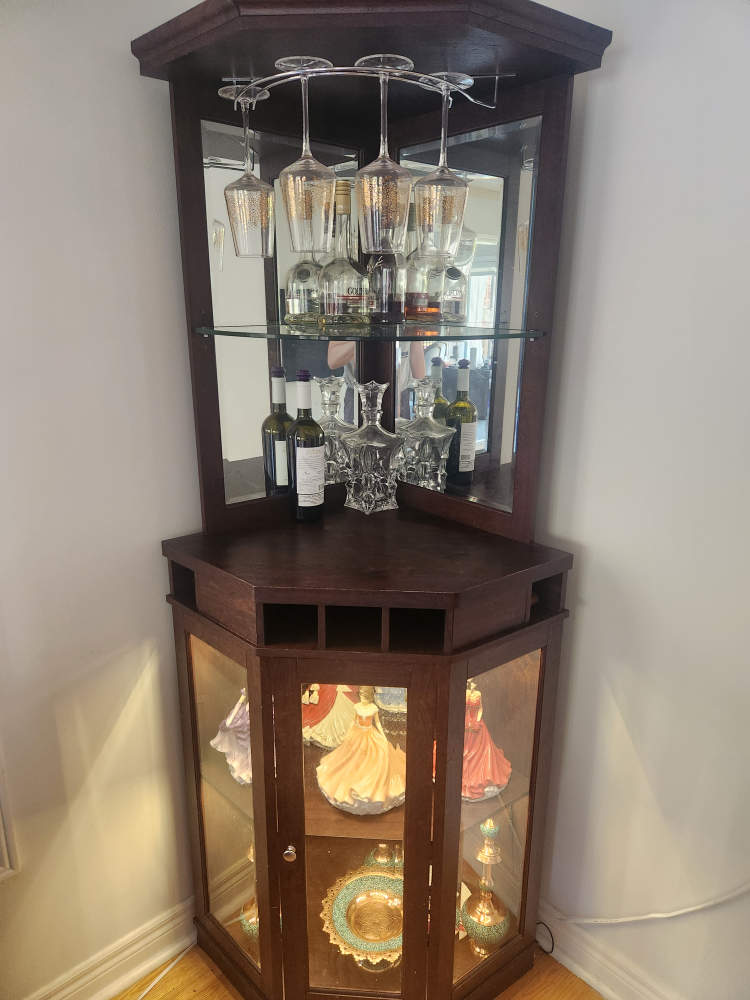 Luxury display cabinet with Wine and glass rack and lighting