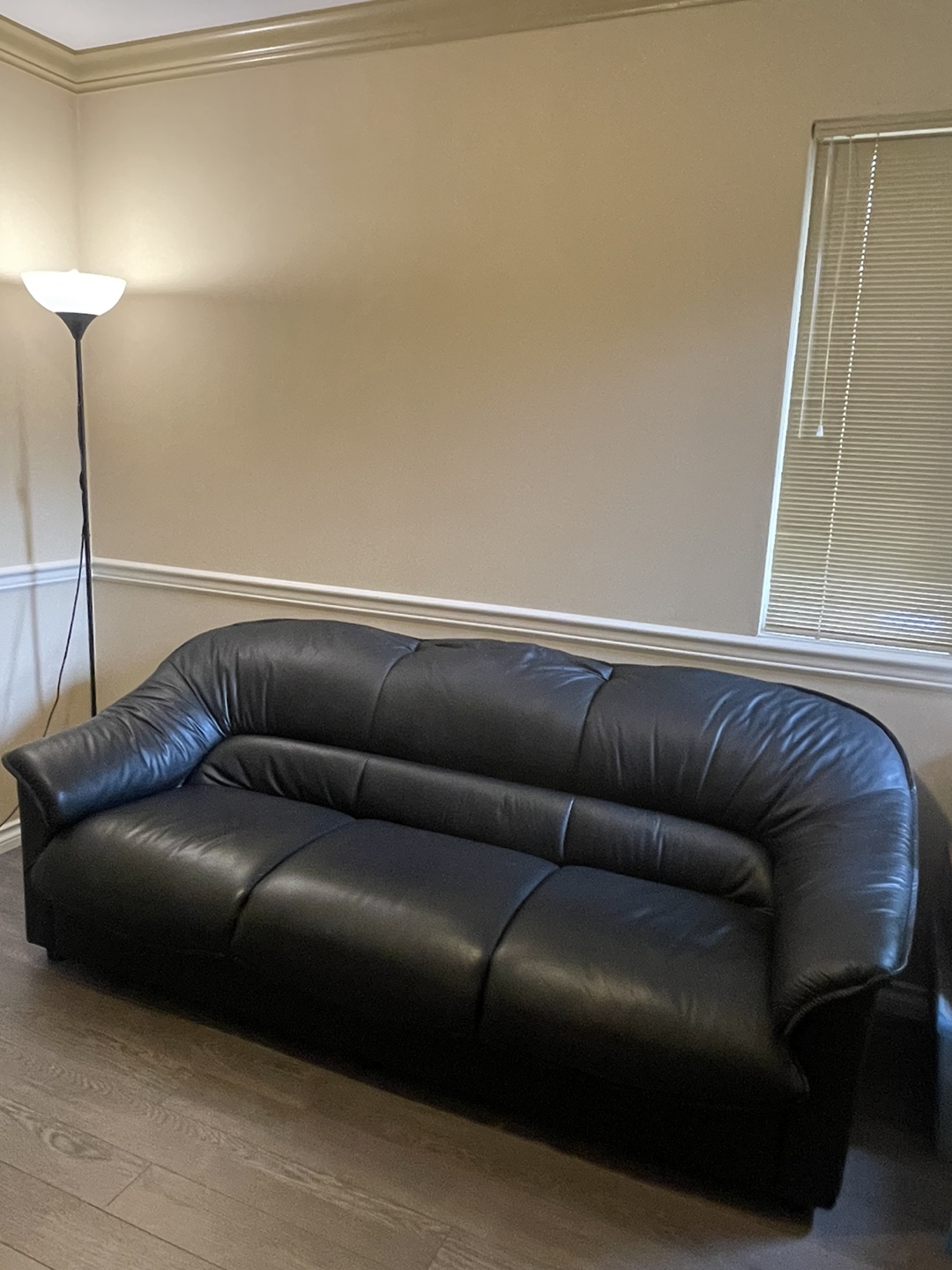 Black leather sofa thumbnail