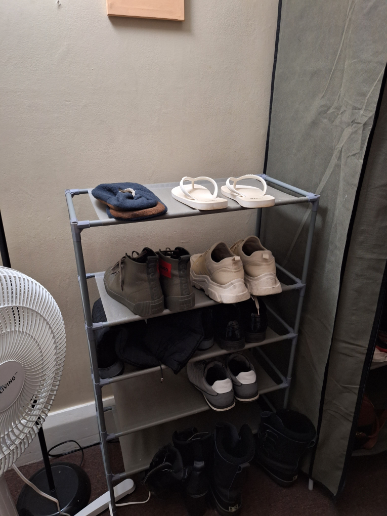 Shoes rack