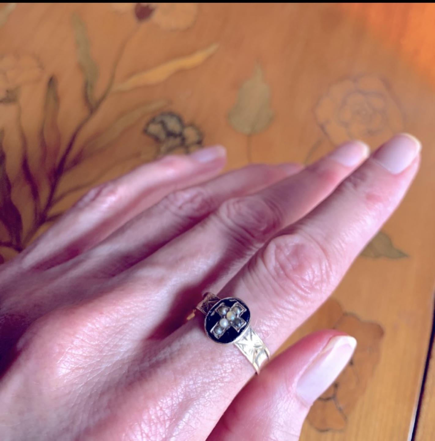Antique Georgian 10k and Pearl Mourning Ring image indicator(4)