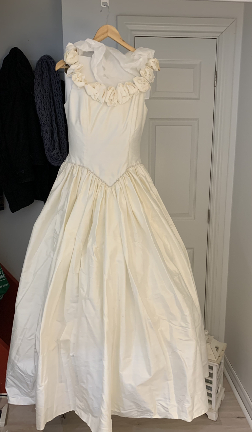 Silk Wedding Gown/Roses and Pearls  - Veil/Gloves/Purse Included - photo 5