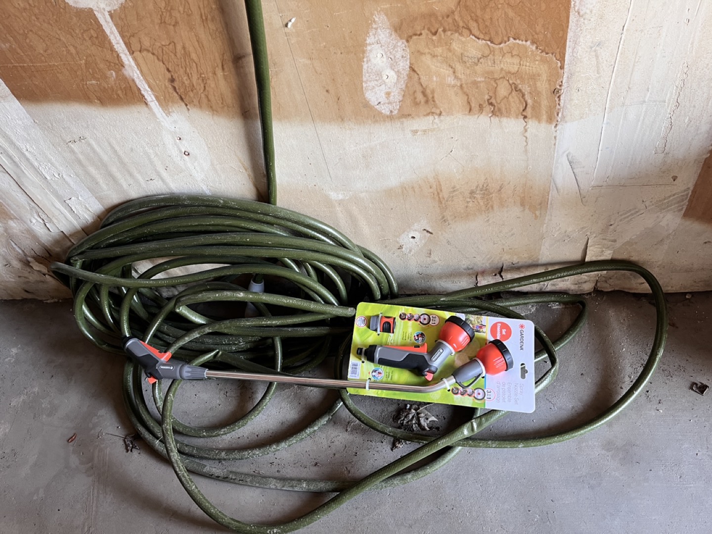 Garden hose with new spray nozzle set