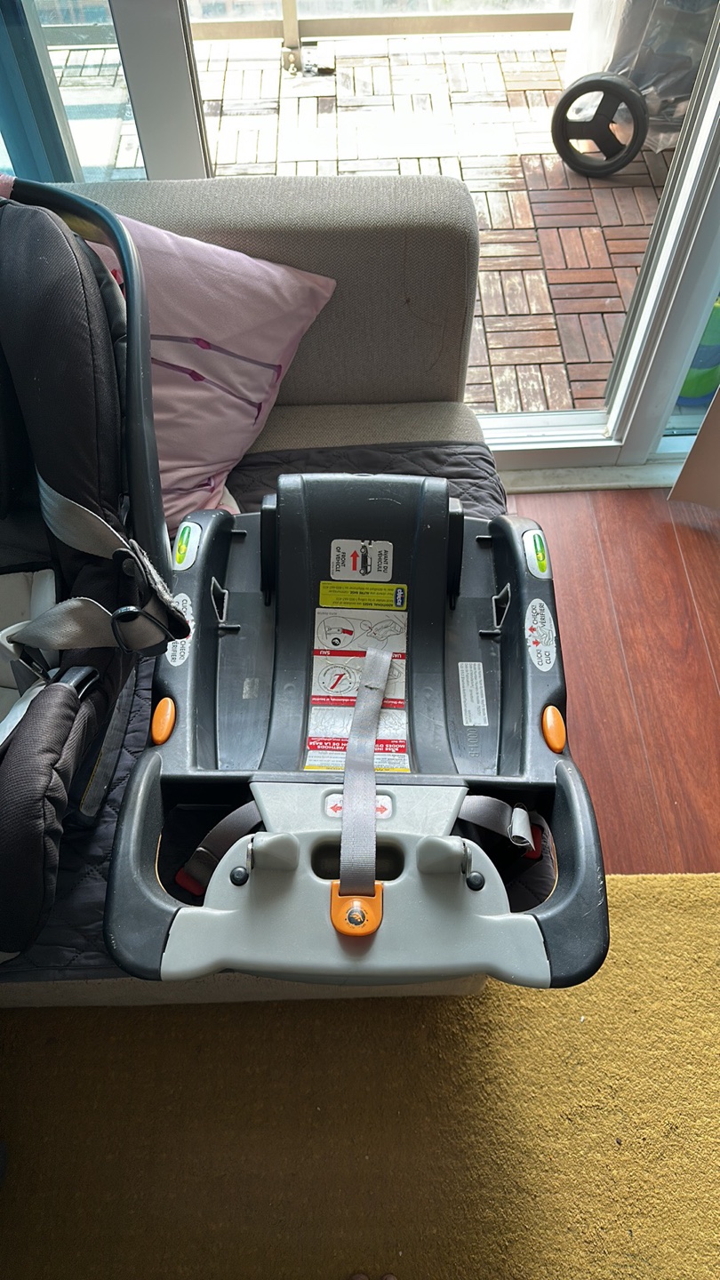 Chicco infant car seat & Stroller - photo 2
