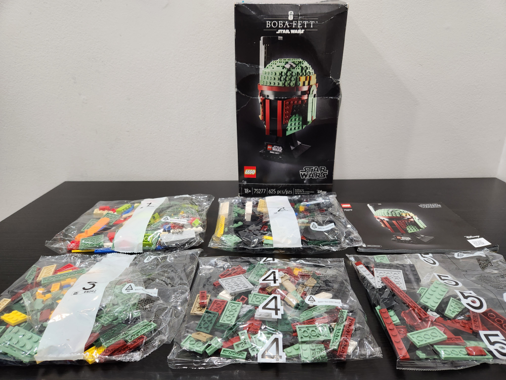 LEGO Star Wars Boba Fett helmet collectable kit - photo 4